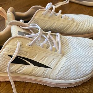 ALTRA Solstice XT women’s tennis shoes, size 8.5